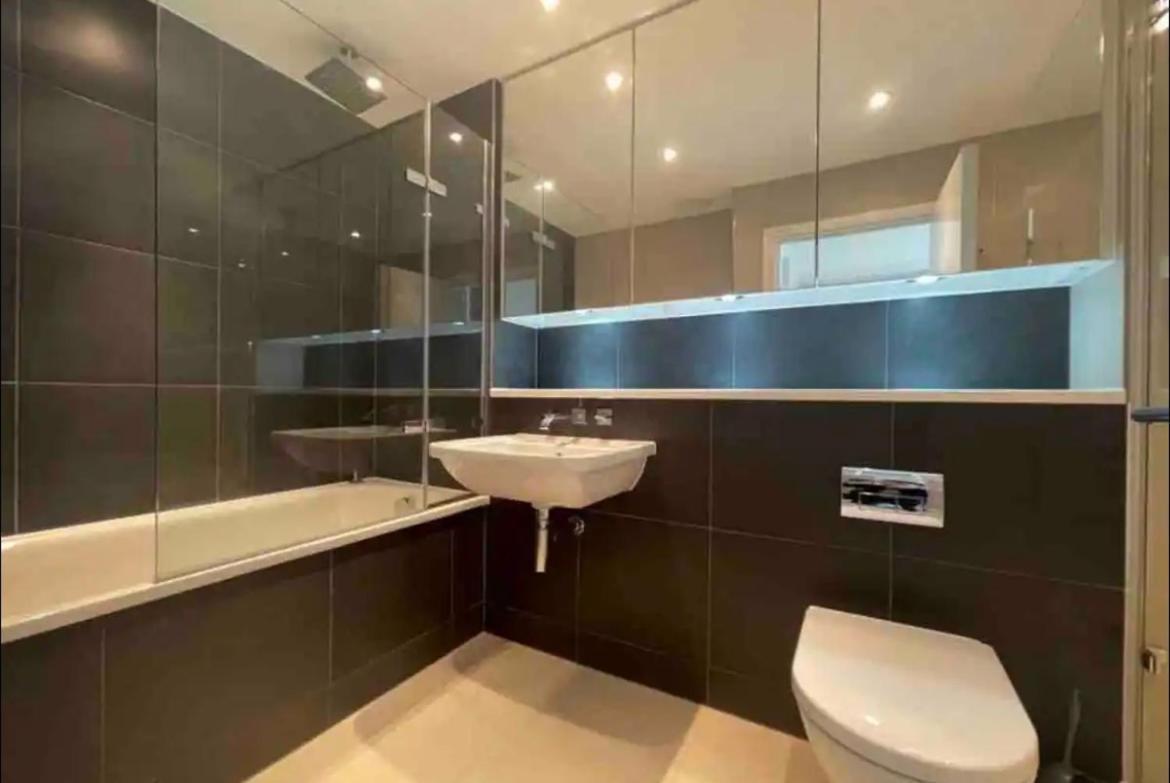 Modern Room Homestay In Apartment With Private Bathroom Croydon Buitenkant foto